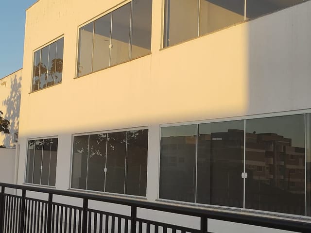Sala para alugar, no bairro Jardim Mariléa em Rio das Ostras