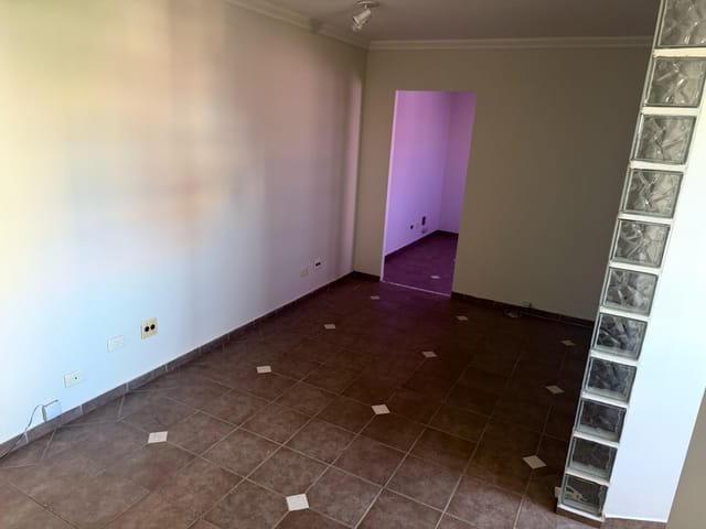 Sala com 85m², à venda ou para alugar, no bairro Centro em Londrina