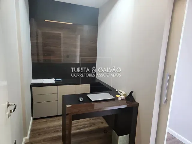 Conjunto comercial com 148m², à venda, no bairro Centro em Curitiba