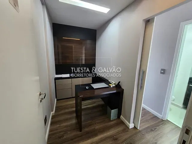 Conjunto comercial com 148m², à venda, no bairro Centro em Curitiba