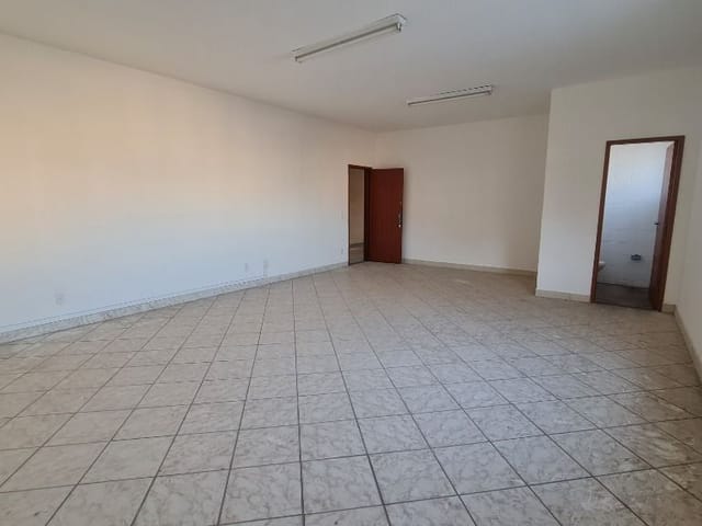 Sala para alugar, no bairro Centro em Juiz de Fora