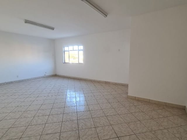 Sala para alugar, no bairro Centro em Juiz de Fora