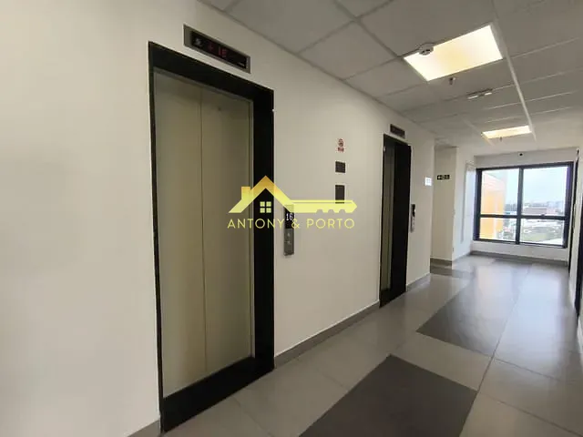Sala à venda, no bairro Vila Pedro Moreira em Guarulhos