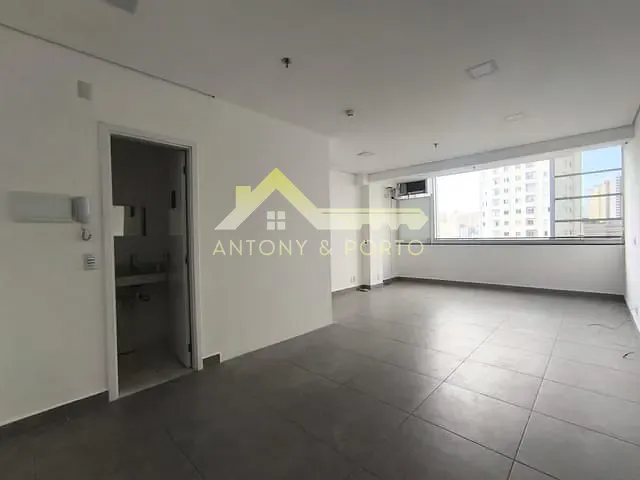 Sala à venda, no bairro Vila Pedro Moreira em Guarulhos
