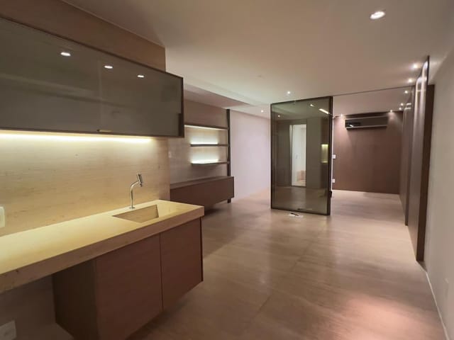 Sala à venda, no bairro Asa Sul em Brasília