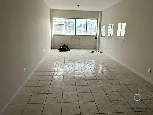 Sala à venda ou para alugar, no bairro Madureira em Rio de Janeiro
