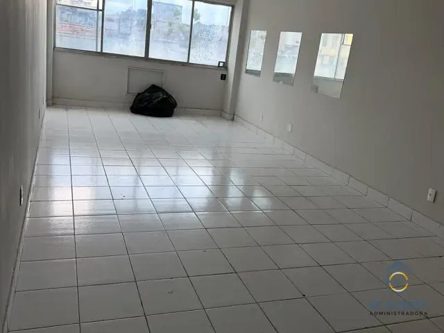 Sala à venda ou para alugar, no bairro Madureira em Rio de Janeiro