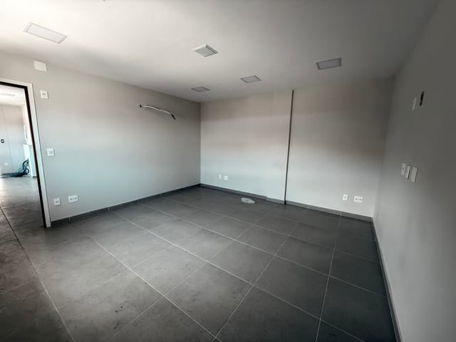 Sala para alugar, no bairro Piratininga em Niterói