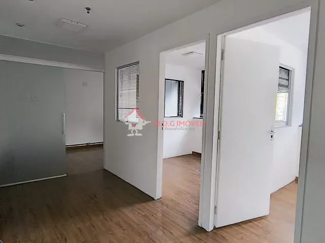 Sala à venda, no bairro Vila Mariana em São Paulo