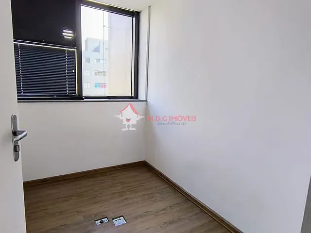 Sala à venda, no bairro Vila Mariana em São Paulo