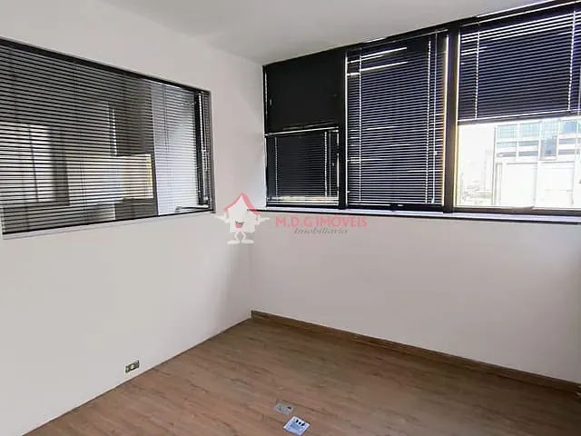 Sala à venda, no bairro Vila Mariana em São Paulo