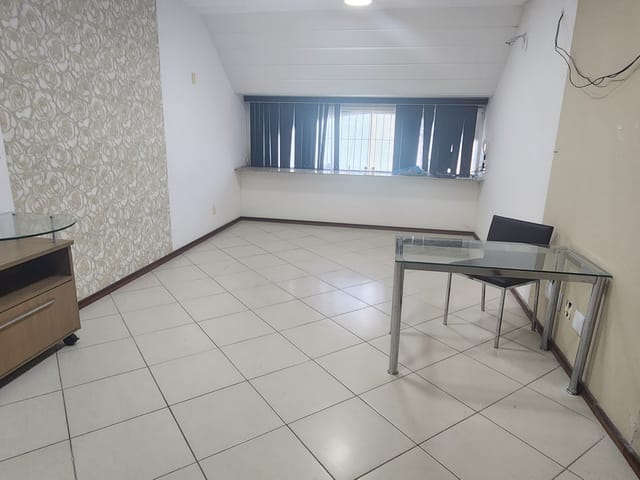 Sala com 40m², para alugar, no bairro Centro em Rua Érico Coelho