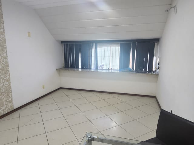 Sala com 40m², para alugar, no bairro Centro em Rua Érico Coelho