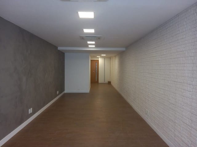Sala à venda ou para alugar, no bairro Centro em Rio de Janeiro
