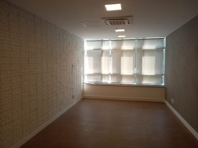 Sala à venda ou para alugar, no bairro Centro em Rio de Janeiro