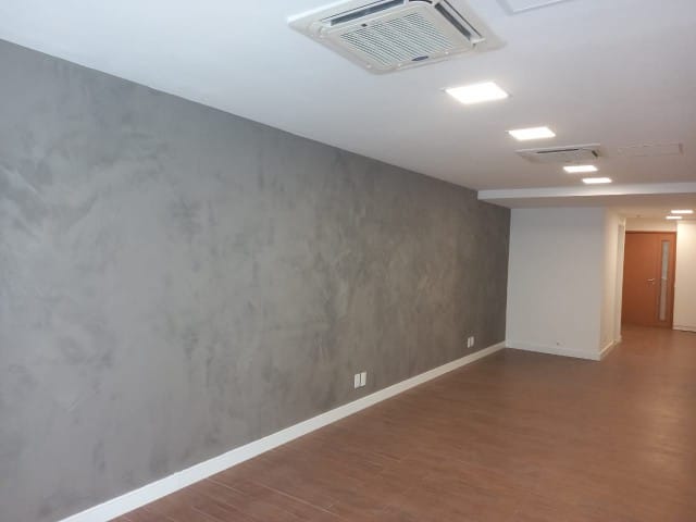 Sala à venda ou para alugar, no bairro Centro em Rio de Janeiro