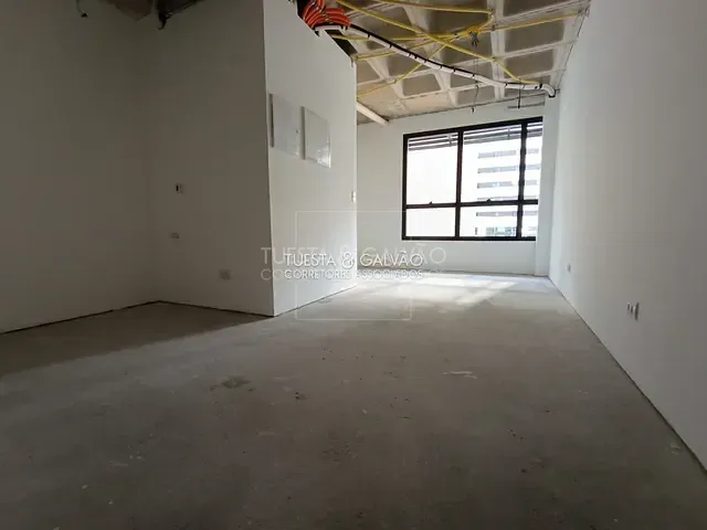 Conjunto comercial com 41m², à venda, no bairro Centro em Curitiba