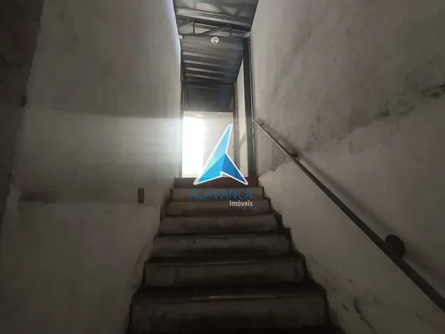 Sala com 180m², para alugar, no bairro Centro em Governador Valadares