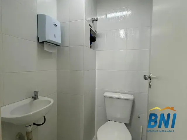Sala com 21m², à venda ou para alugar, no bairro Freguesia (Jacarepaguá) em Rio de Janeiro