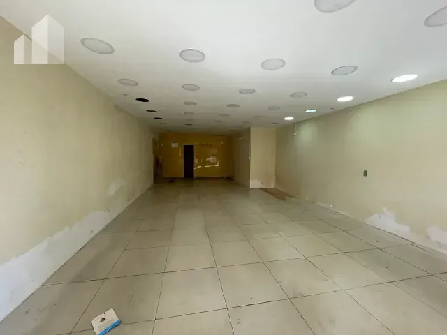 Sala com 120m², para alugar, no bairro Comendador Soares em Nova Iguaçu