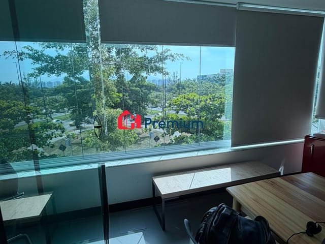 Sala à venda, no bairro Barra da Tijuca em Rio de Janeiro