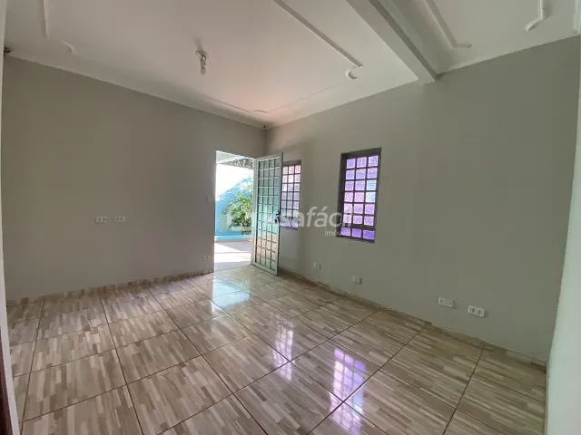 Casa com 125m² 3 quartos e 2 banheiros, para alugar, no bairro Guanandi em Campo Grande