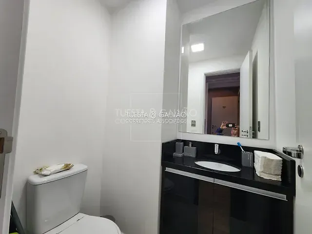 Conjunto comercial com 74m², à venda, no bairro Centro em Curitiba
