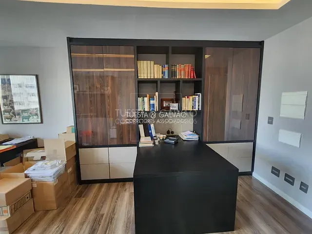 Conjunto comercial com 74m², à venda, no bairro Centro em Curitiba