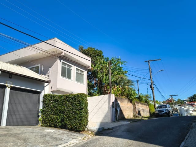 Sala para alugar, no bairro Coqueiros em Florianópolis