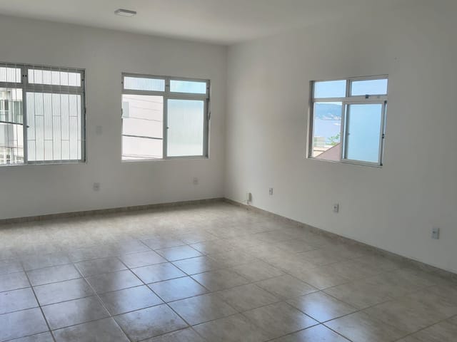 Sala para alugar, no bairro Coqueiros em Florianópolis