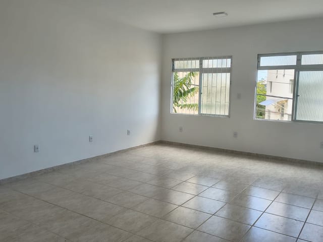 Sala para alugar, no bairro Coqueiros em Florianópolis