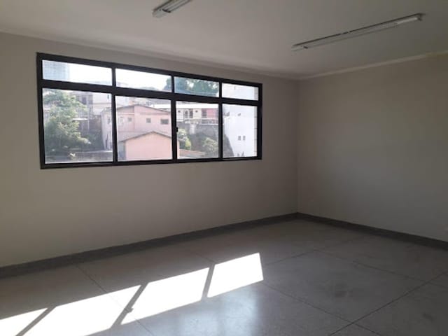 Sala com 35m², para alugar, no bairro Jardim Santa Edwirges em Guarulhos