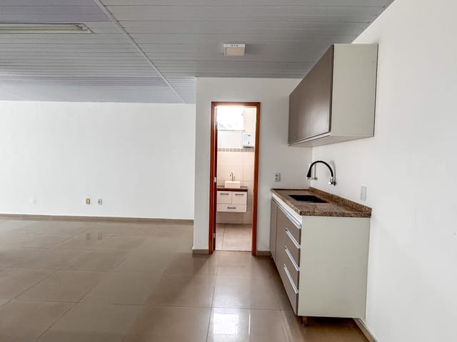 Sala para alugar, no bairro Paineiras em Juiz de Fora