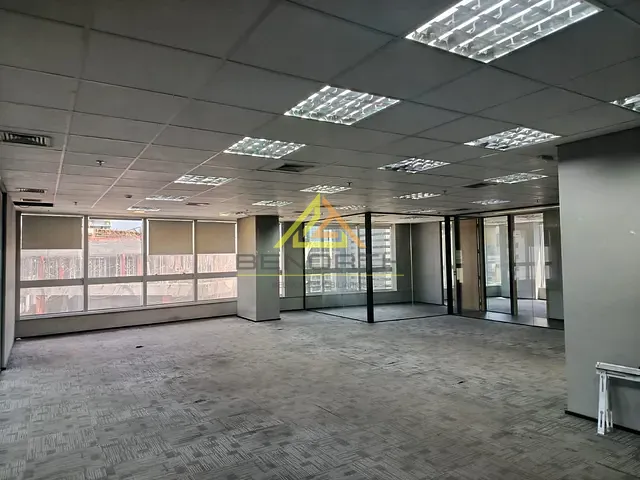 Andar corporativo com 459m², para alugar, no bairro Itaim Bibi em São Paulo