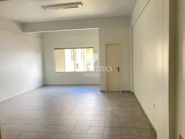 Sala com 49m², à venda ou para alugar, no bairro Centro em Arroio do Meio
