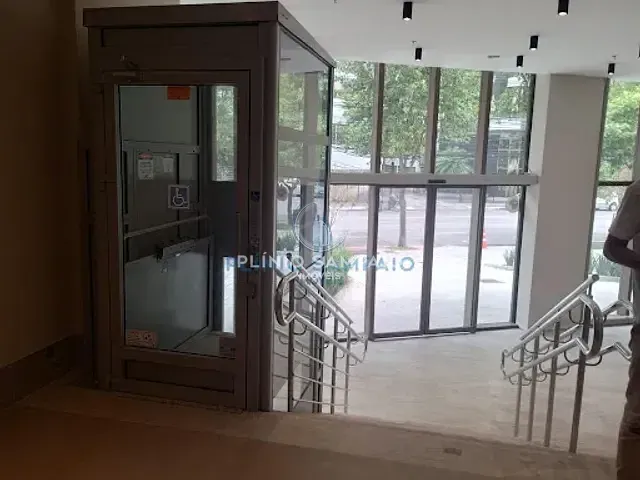 Sala com 360m², para alugar, no bairro Praia do Suá em Vitória
