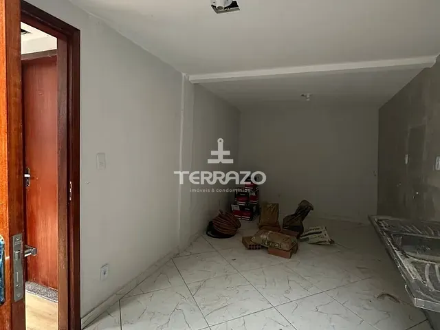 Sala à venda ou para alugar, no bairro Nossa Senhora das Graças em Volta Redonda