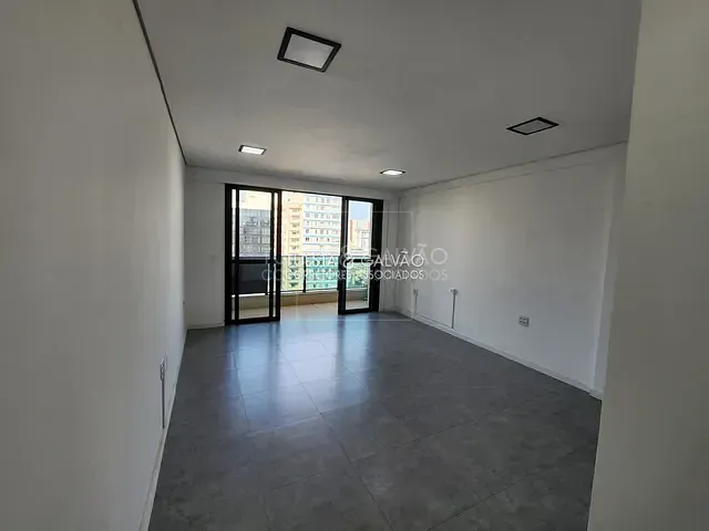 Conjunto comercial com 74m², à venda, no bairro Centro em Curitiba