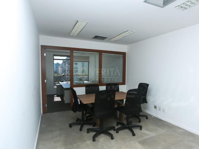 Foto do Sala - Le Monde Barra da Tijuca - Sala mobiliada pronta para uso ao lado do Village Mall. | VERITA IMOVEIS