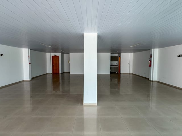 Sala para alugar, no bairro Paineiras em Juiz de Fora