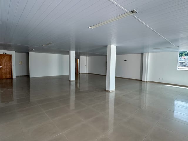 Sala para alugar, no bairro Paineiras em Juiz de Fora