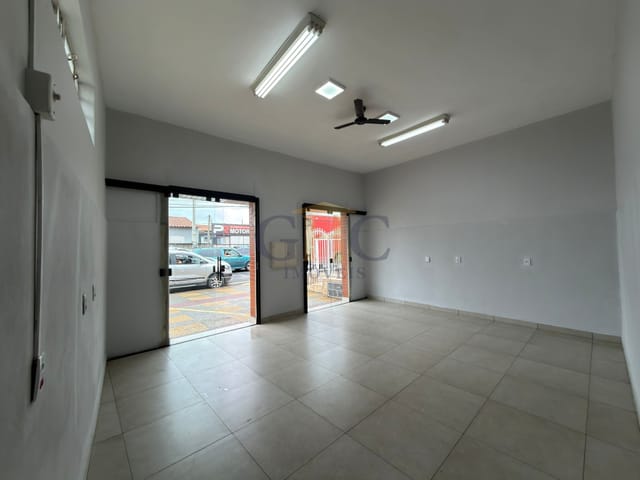 Sala com 55m², para alugar, no bairro Campo Largo em Salto de Pirapora