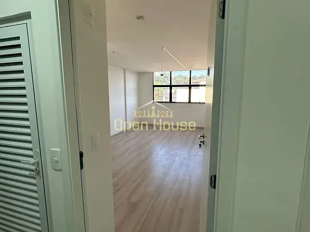 Sala com 21m², à venda, no bairro Vila Santa Cecilia em Volta Redonda