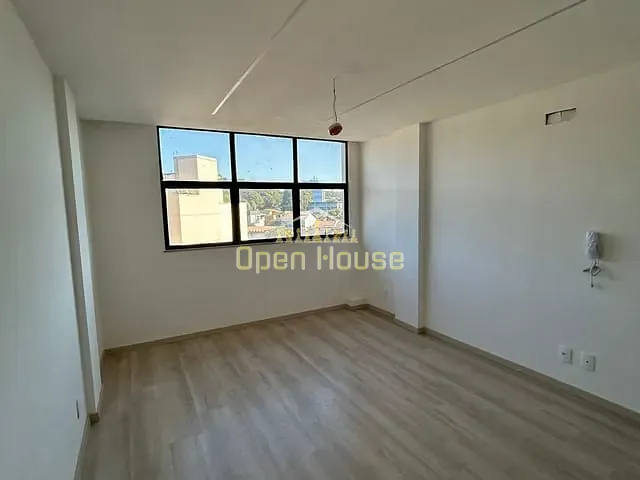 Sala com 21m², à venda, no bairro Vila Santa Cecilia em Volta Redonda