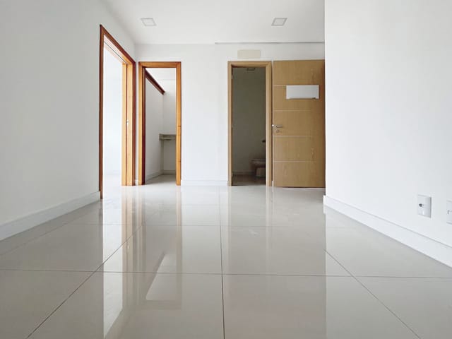 Foto do Sala - ALUGUEL: Sala Comercial em Andar Alto, Vista Panorâmica, Menino Deus, Porto Alegre, RS. | Sellen