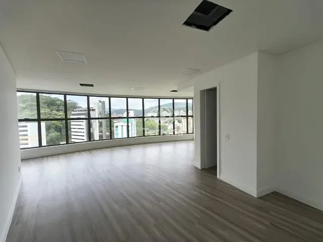 Sala com 77m², para alugar, no bairro centro em Blumenau