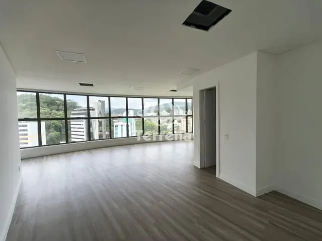 Sala com 77m², para alugar, no bairro Garcia em Blumenau