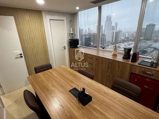Sala à venda, no bairro Caminho das Árvores em Salvador