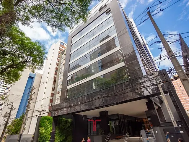 Sala com 68m², à venda ou para alugar, no bairro Centro em Curitiba