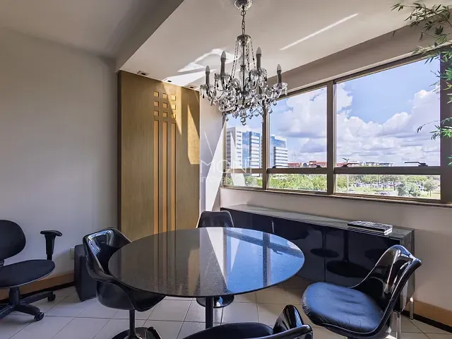 Sala à venda ou para alugar, no bairro Asa Sul em Brasília